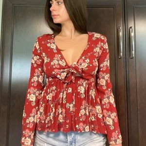 American Eagle Floral Long sleeve top!